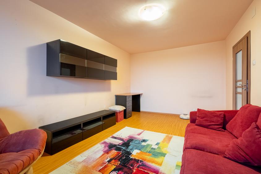 Apartament 2 camere, decomandat, policlinica Titan lângă metrou și parcuri