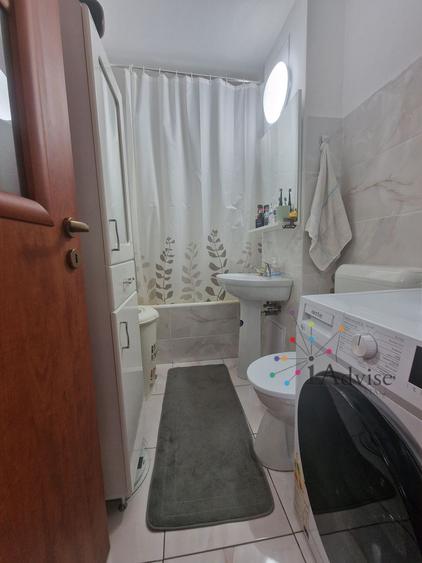 Apartament 3 camere, 2 bai, 2 beciuri, balcon mare, 2 locuri de parcare