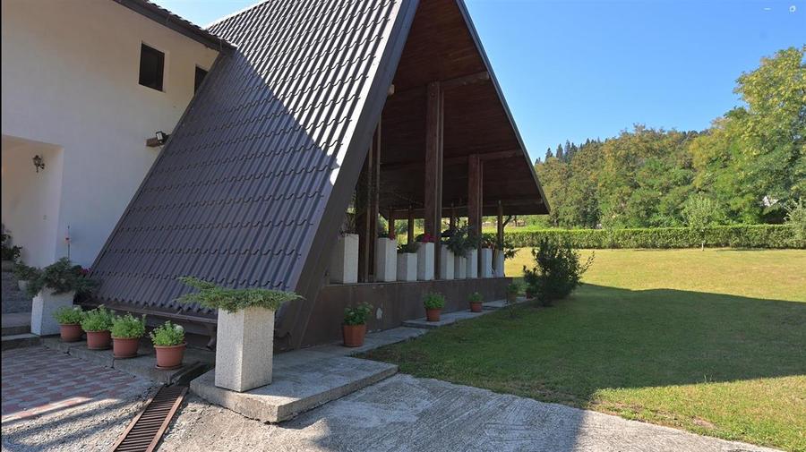 CASĂ DE VACANȚĂ DE VÂNZARE ÎN BUCOVINA | MĂLINI HE