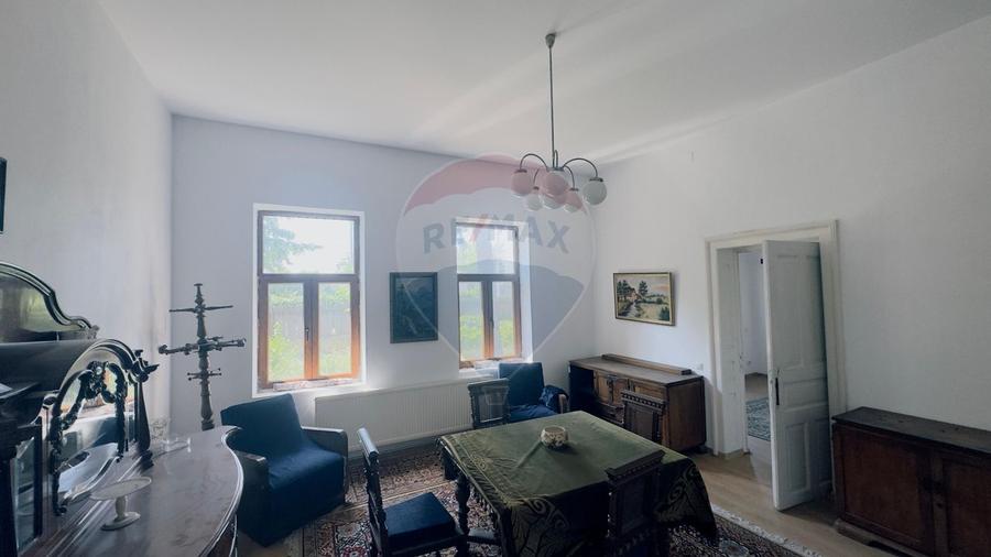 Conac boieresc renovat, 3.300 mp teren, central, Caracal