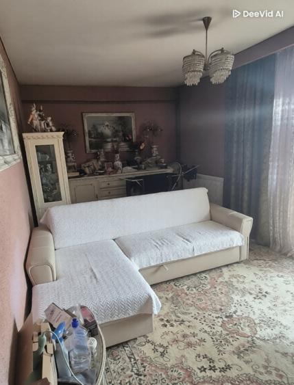 Apartament cu 4 camere vis-a-vis de Biserica Alba