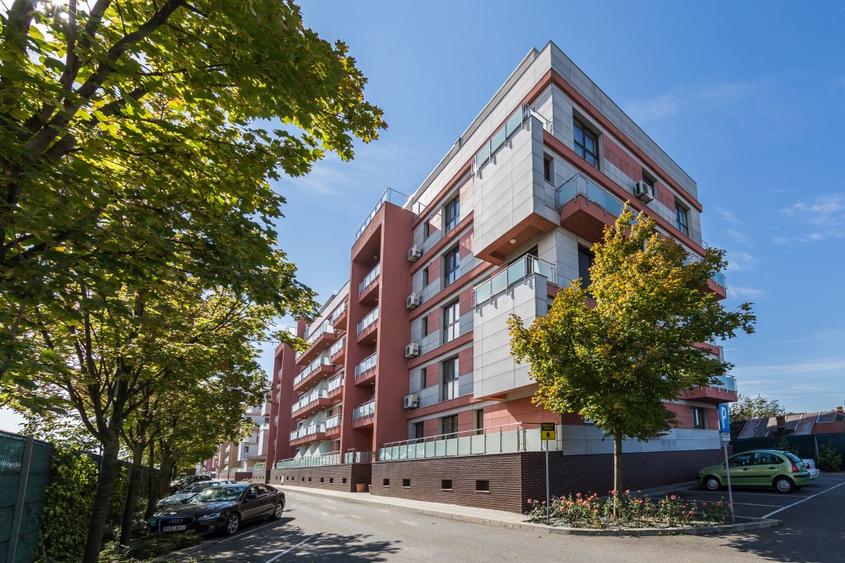 Apartament 2 camere, renovat in Iunie, cu loc de parcare subteran PROPRIU