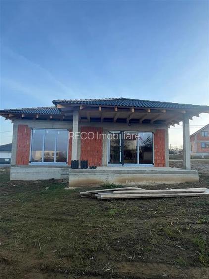 RECO Casa plan parter cu 3 dormitoare-la rosu- Paleu - 4