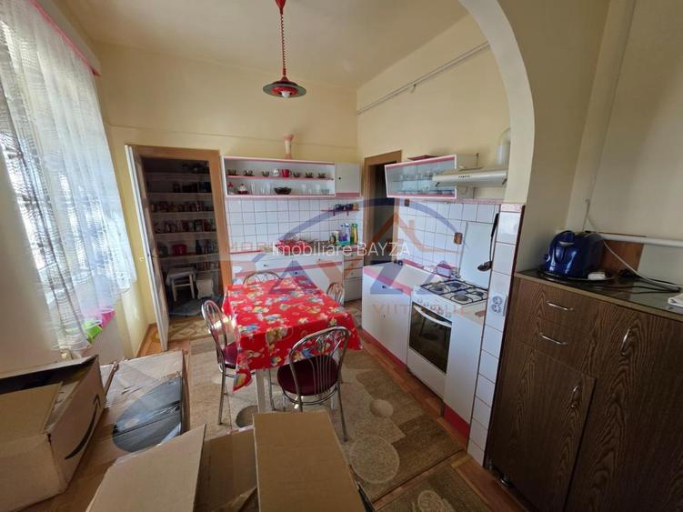 Apartament 3 camere, Centrul Vechi, Str. Teatrului, etaj 2/2, comision 0 - 6