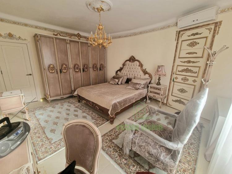 Apartament superb pe doua nivele, renovat integral, in vila, curte proprie, Grad