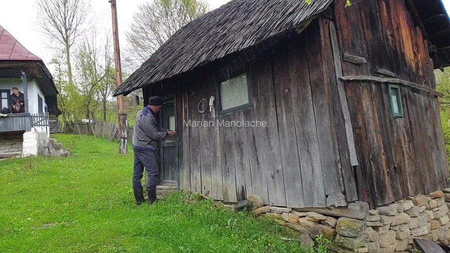 2 camere, 4000 mp,langa lacul Vidraru
