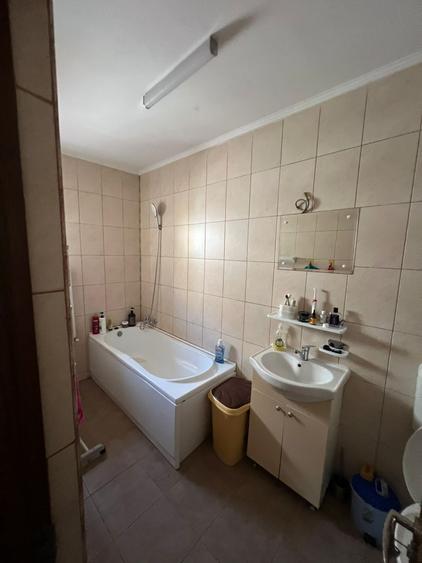 Apartament 49mp, la mansarda - cu pod ! Zona Tomis 3, Str. Zmeurei ,63500 €