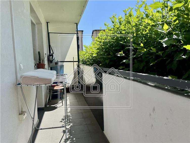 Apartament cu 3 camere, mobilat si utilat, zona linistita