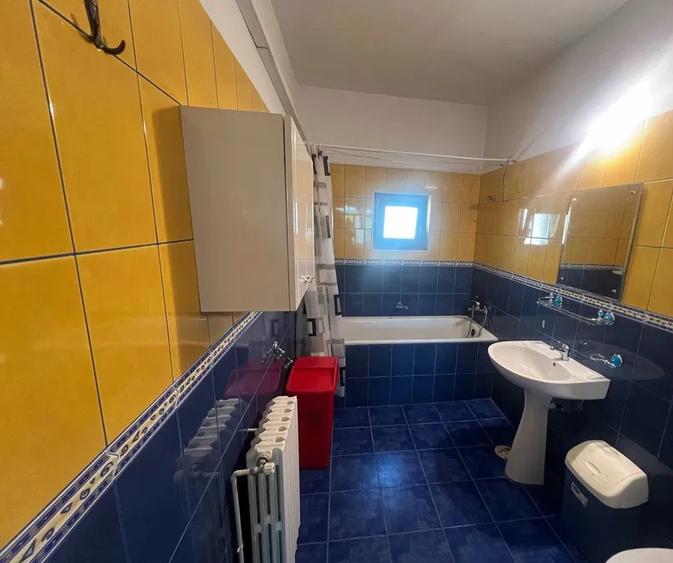 Casă spațioasă P+1 în Lazu