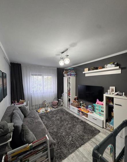Apartament decomandat cu 2 camere, renovat, în Nicolina