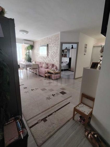 Apartament 3 camere semidecomandat zona Florilor