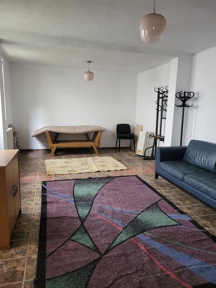 Casa parter si mansarda, curte individuala, loc de parcare, centrala