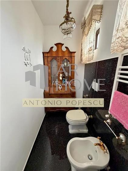 Casa 11 camere D+P,cu o arhitectura deosebita, ultracentral, Ploiesti. - 25