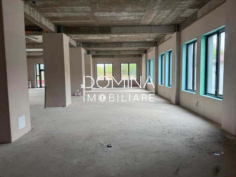 Închiriere spațiu comercial *peste 350 mp cu parcare* - strada Tineretului