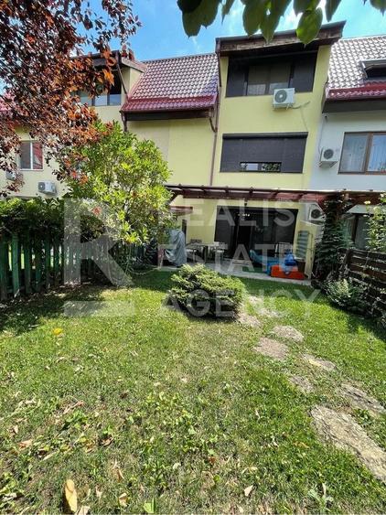 Casă înșiruită de închiriat | Cartier rezidențial | Piscină | 5 camere