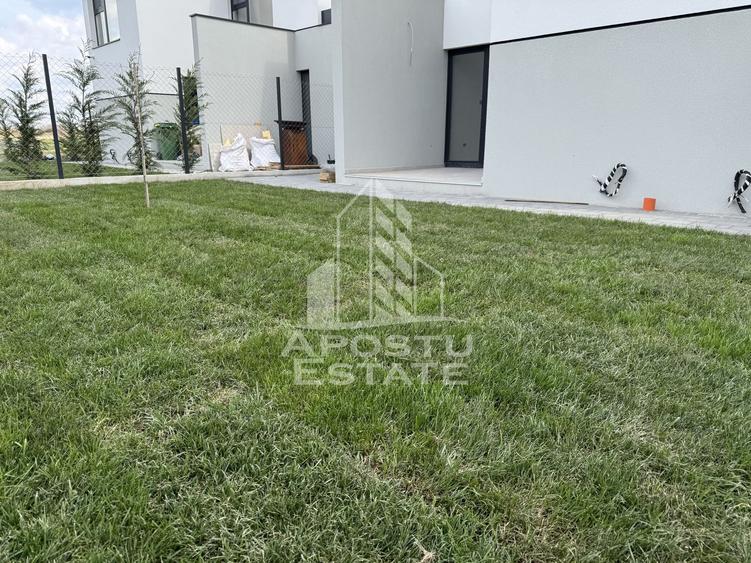 Duplex  modern despartit prin camera tehnica