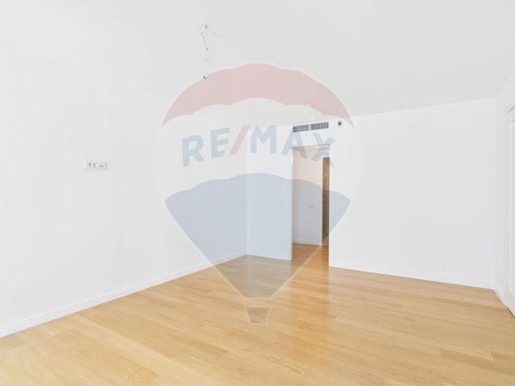 Apartament 3 camere de vanzare