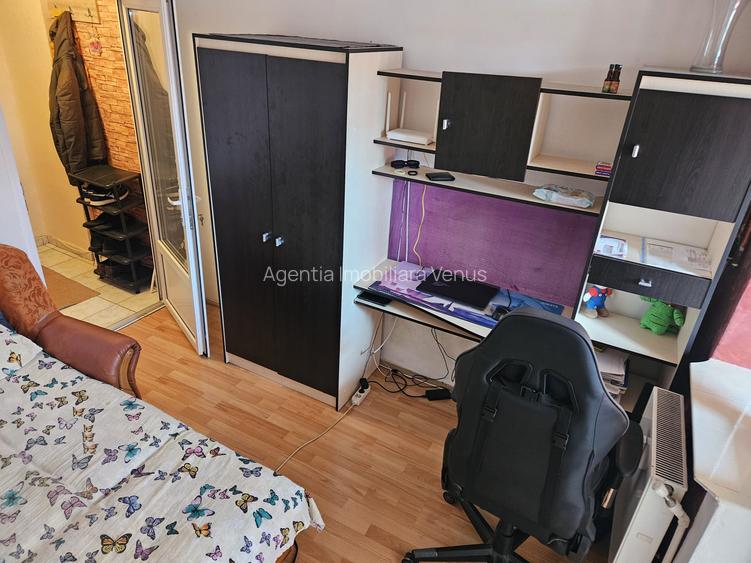 Garsoniera zona Pacea etaj 2 bloc de apartamente - 2