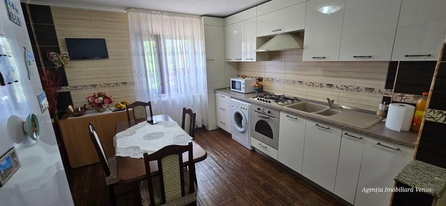 Apartament 2 camere etaj 2 zona Scolii 11