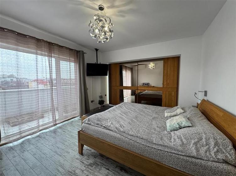 Apartament cu 3 camere,mobilat si utilat ,situat in cartierul Intre Lacuri!