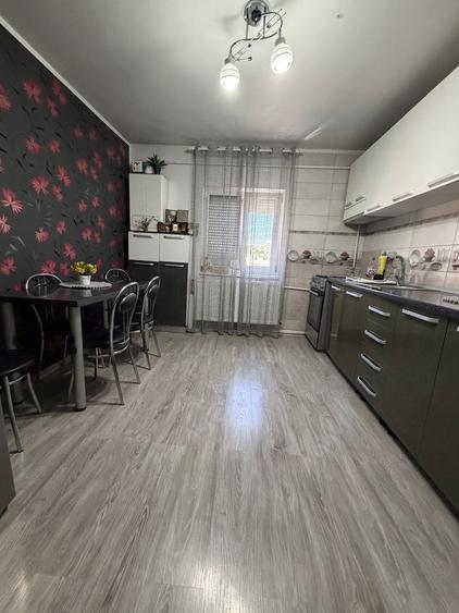 De vânzare apartament 3 camere zona Buzăului 84 mp la cheie