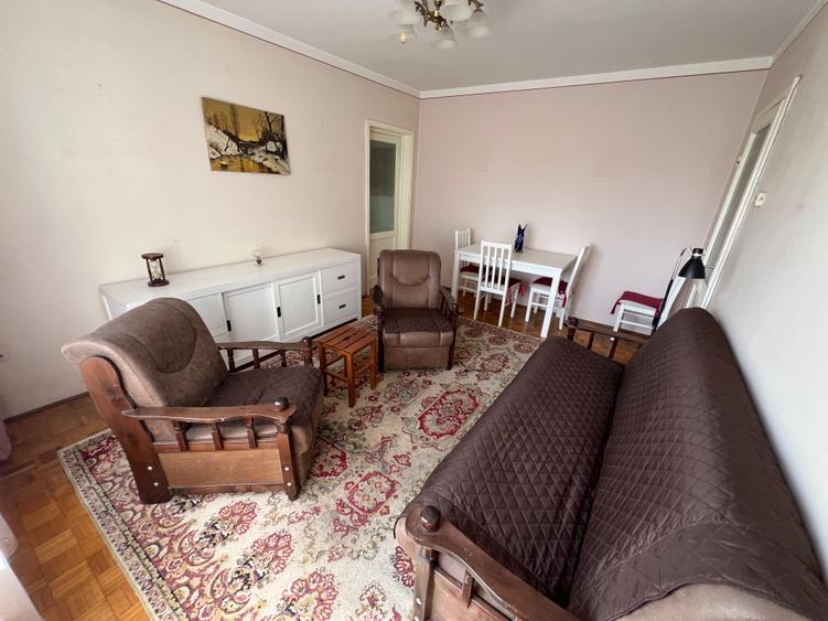 INCHIRIEZ apartament 3 camere semidecomandat, zona Milea