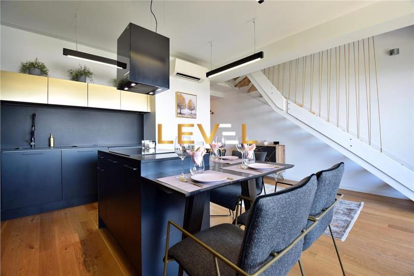 [VIDEO] Triplex Penthouse | 50 SQM Terrace | Parking Included | Philips HUE