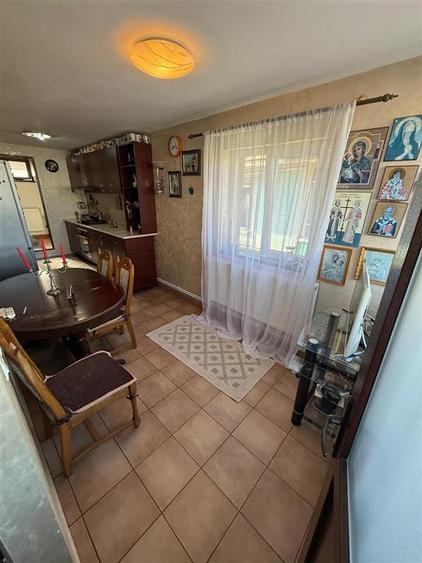 Două case de vânzare în POPRICANI Teren 2.369 mp PRET 165000euro