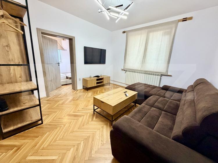 Casa 6 camere de inchiriat, 250 mp, 2 bai, terasa, curte 500 mp, zona Cetate