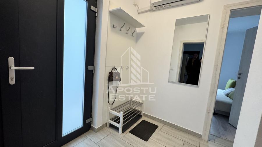 Apartament 3 camere , semidecomandat, zona Lipovei