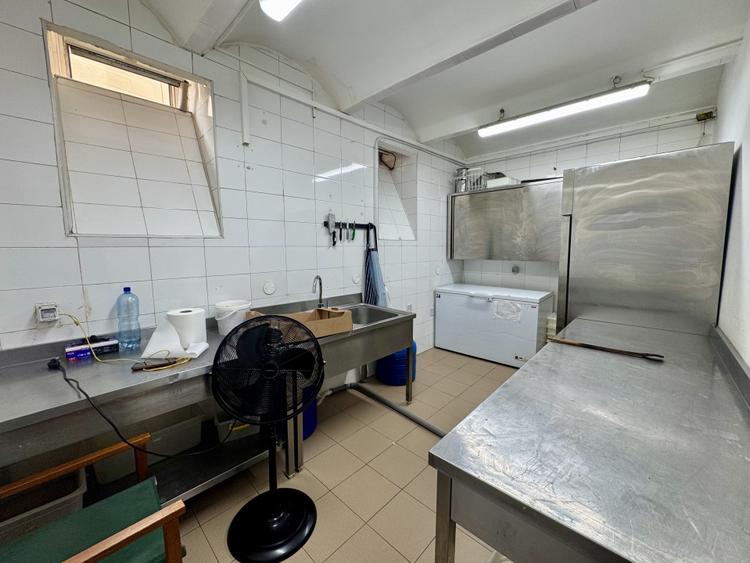 Spațiu pentru restaurant, bucătărie 120 mp, curte/terasă 400 mp, zona Centrală