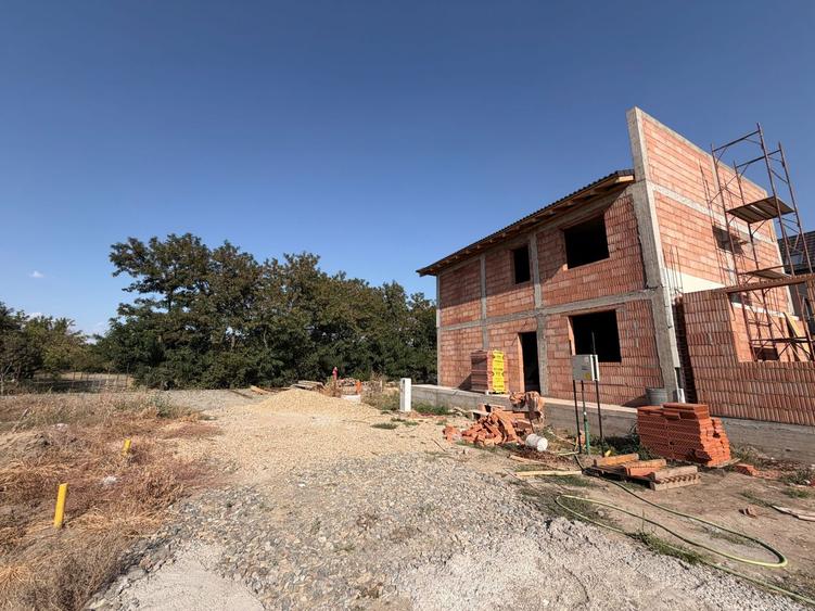 CASA INDIVIDUALA- ZONA SAGULUI
