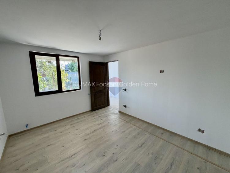 Casă de vanzare Golesti 4 camere 3 bai