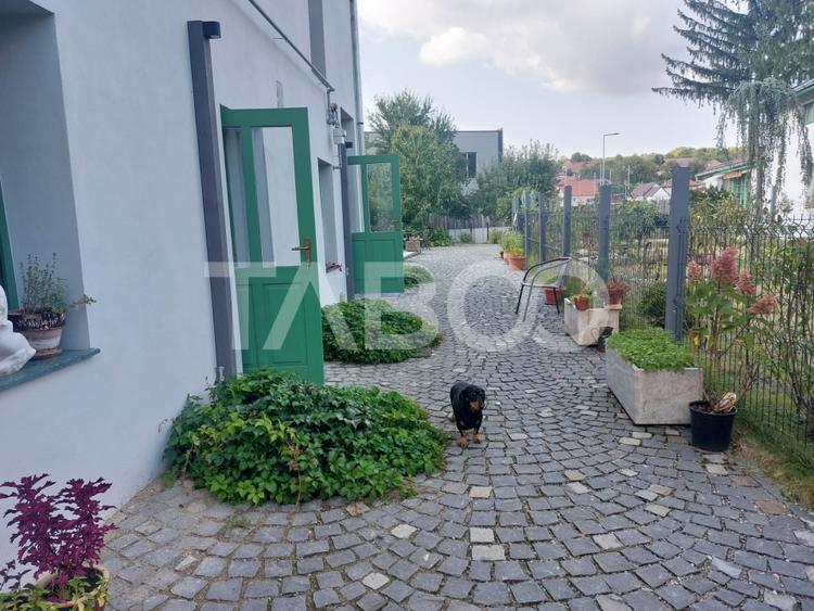Casa de vanzare 3 camere 2 bucatarii 3 bai teren 340 mp Cisnadie