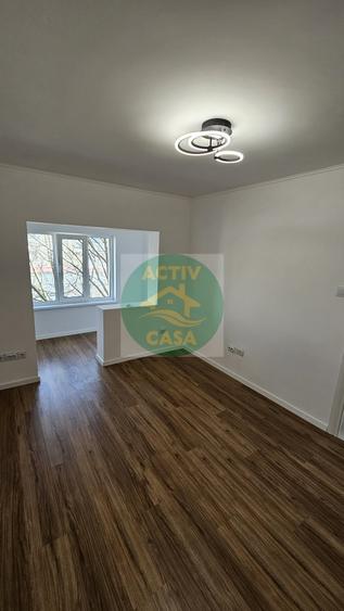 Apartament 3 camere, 3 balcoane, zona Piata Mare