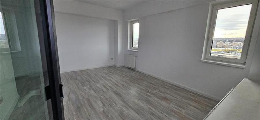 Revanzare, fara TVA: Apartament 3 camere, bloc nou, zona semicentrala