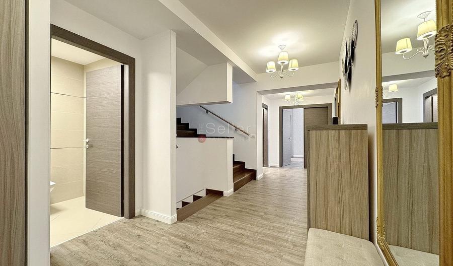 Penthouse generos cu priveliste spre Masivul Postavarul