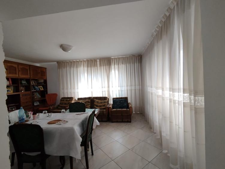 Casa mare +teren > 2000 m2 8dorm+ 3 bai
