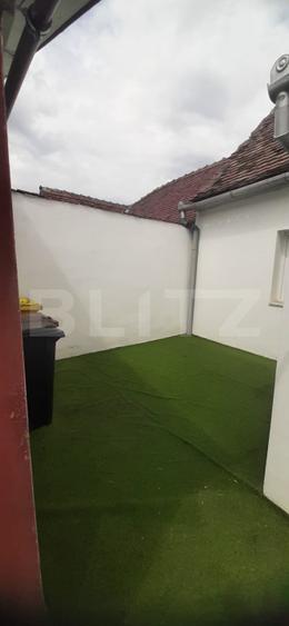 Apartament de vanzare, la casa, cu 2 camere si garaj 66 mp zona Lazaret
