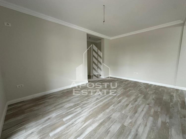 Apartament cu 2 camere si curte bucatarie separata in Giroc la asfalt