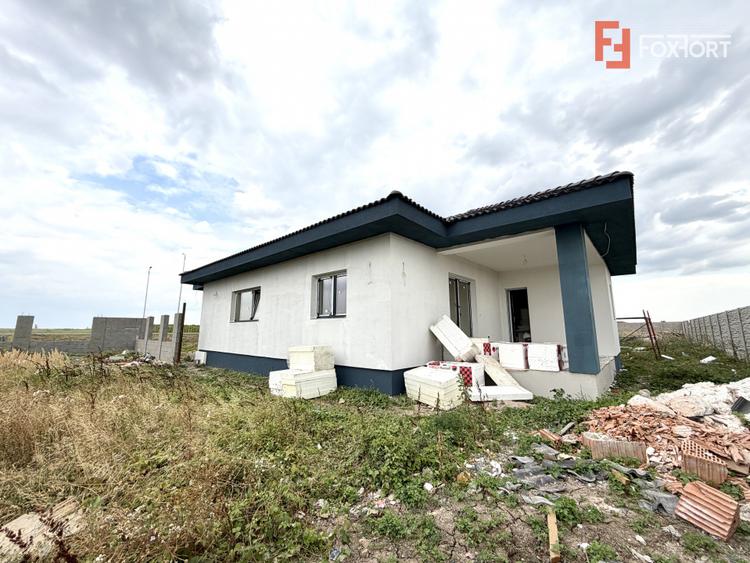 Casa individuala cu 3 camere pe parter, zona Sanandrei