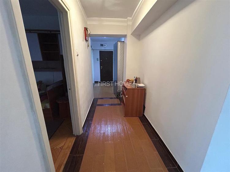 Apartament cu 4 camere de vanzare, zona Teatru