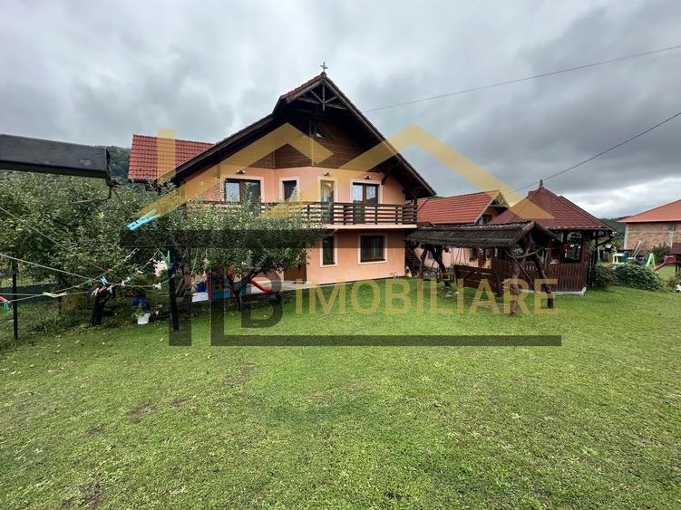 Vila cu 8 camere de vanzare, teren 1580mp, Zona Praid