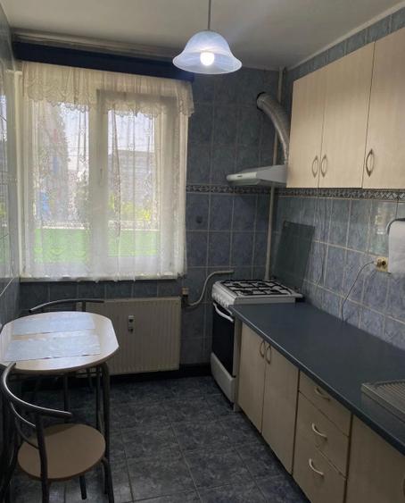 Apartament 2 camere, semidecomandat, 51 mp, balcon, ac, metrou aproape, 1 Mai