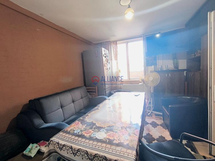 CENTRU - Casa solida cu etaj ,la pret de apartament !