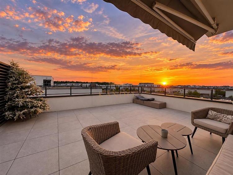 APARTAMENT TIP PENTHOUSE | 3 CAMERE + TERASA SPECTACULOASA DE 50 MP