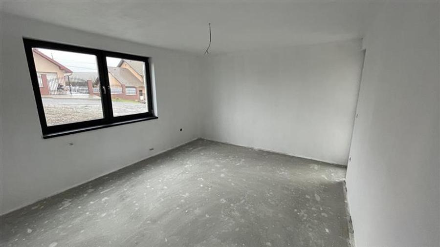 Apartament cu 3 camere la stadiul semifinisat cu loc de parcare inclus, in Crist