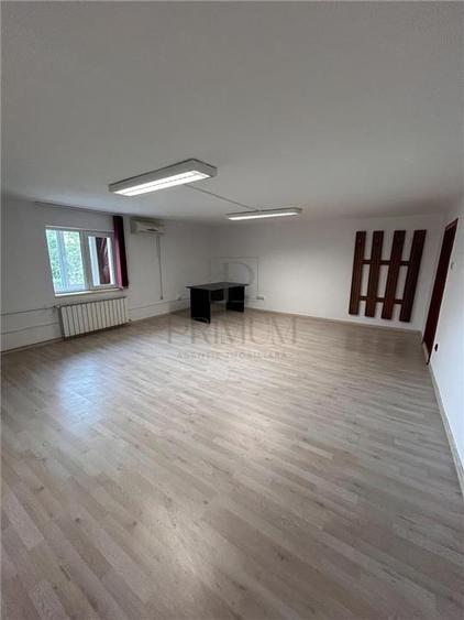 Mansarda - 4 spatii de birou - 120 mp - centrala proprie - AC