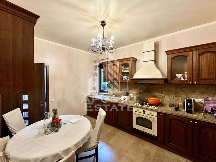 Casa impresionanta cu 5 camere si garaj, la intrare in Dumbravita