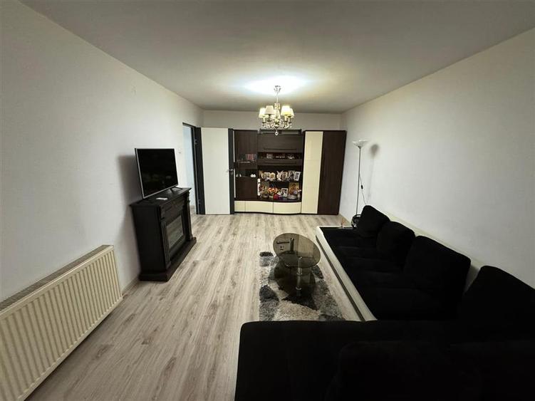 Apartament 4 camere, etaj 3 cu acoperis, nemobilat